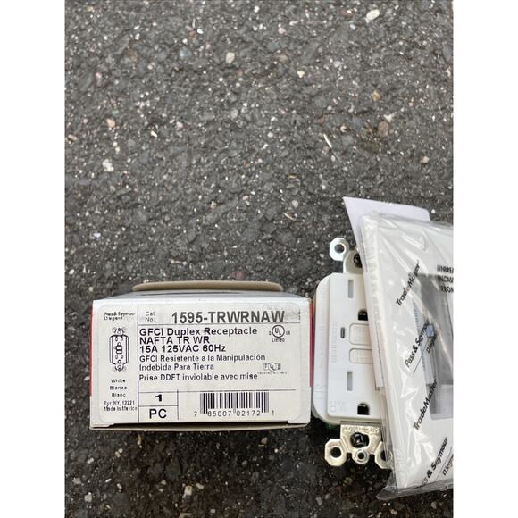 PASS & SEYMOUR LeGrand 1595-TRWRNAW NAFTA GFCI DUPLEX RECEPTACLE White FACEPLATE - Picture 3 of 4